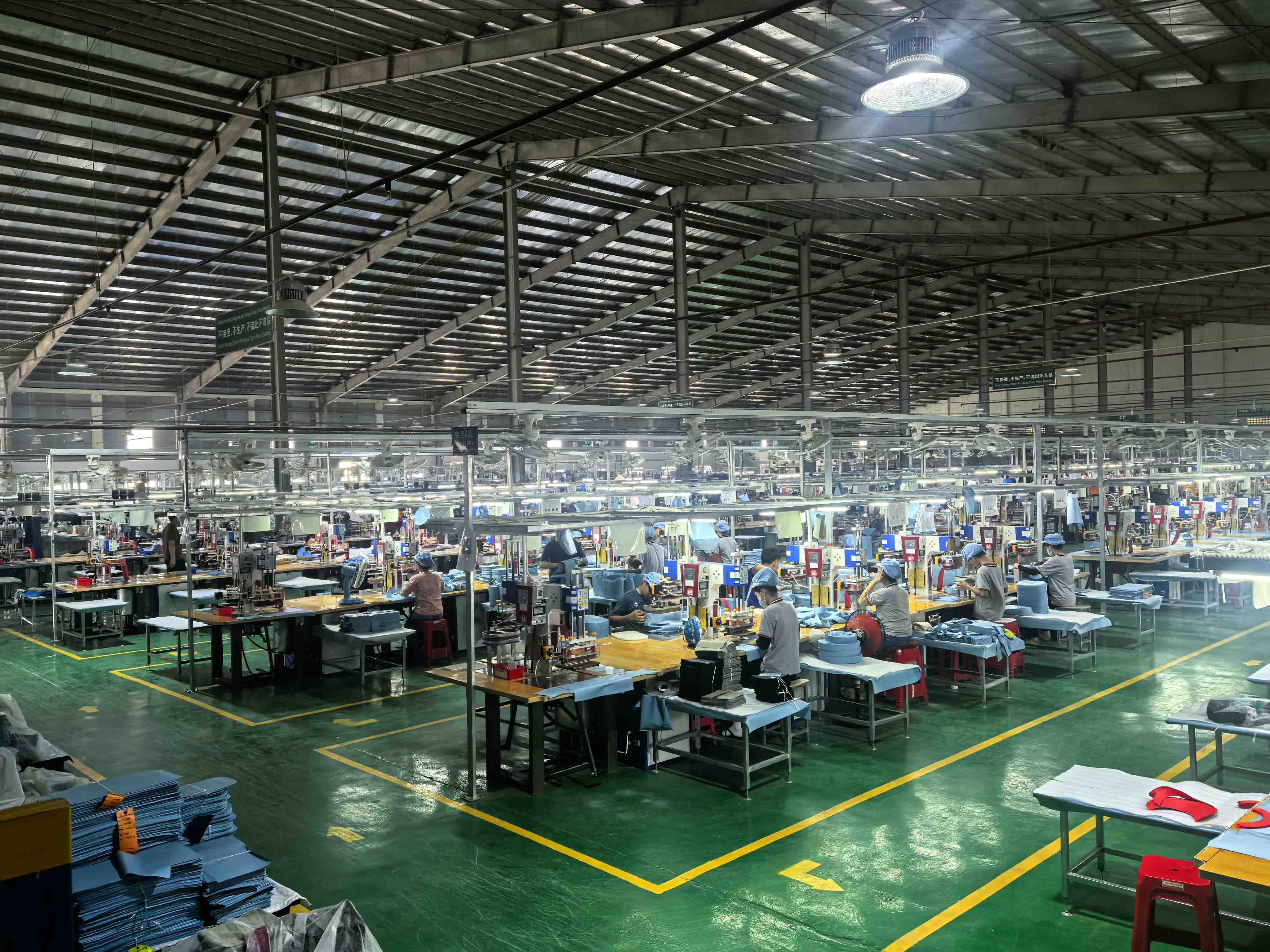 Vietnam Soft Cooler Factory: Výrobná linka Sealock v Hočiminovom meste